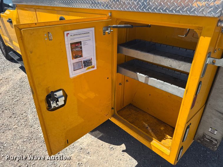 image for item NK9176 2022 Ford F350 Super Duty utility bed pickup truck