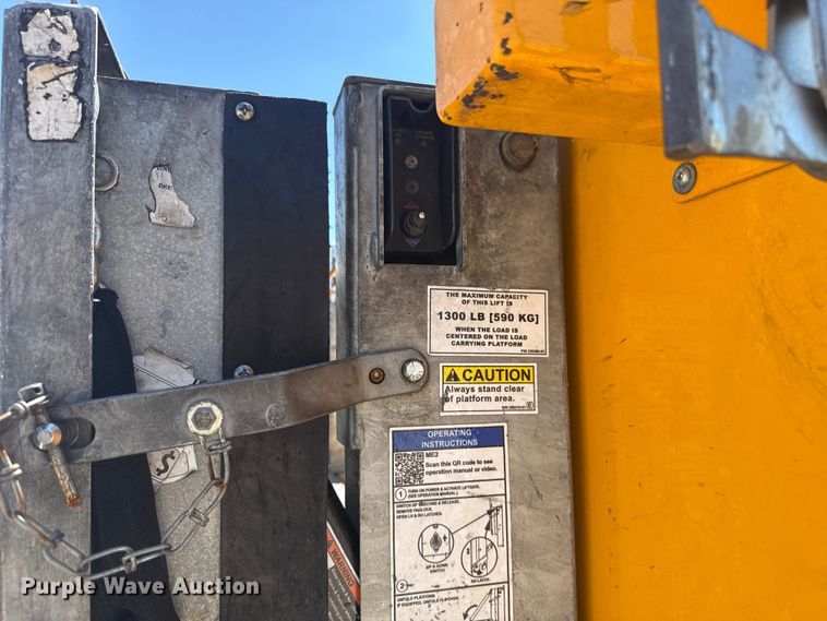 image for item NK9176 2022 Ford F350 Super Duty utility bed pickup truck