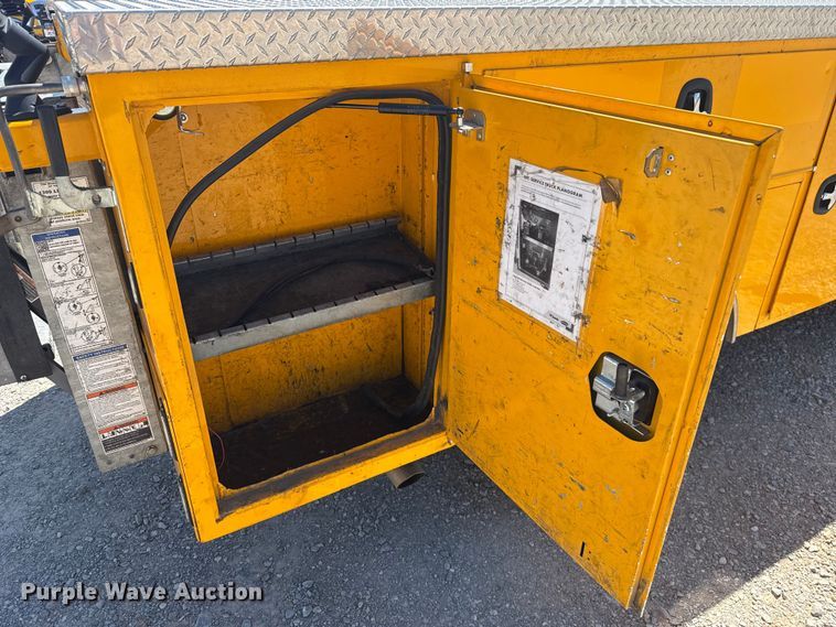 image for item NK9176 2022 Ford F350 Super Duty utility bed pickup truck