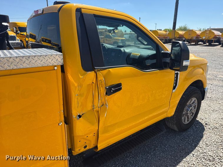 image for item NK9176 2022 Ford F350 Super Duty utility bed pickup truck