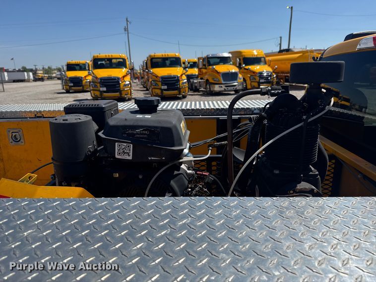 image for item NK9176 2022 Ford F350 Super Duty utility bed pickup truck