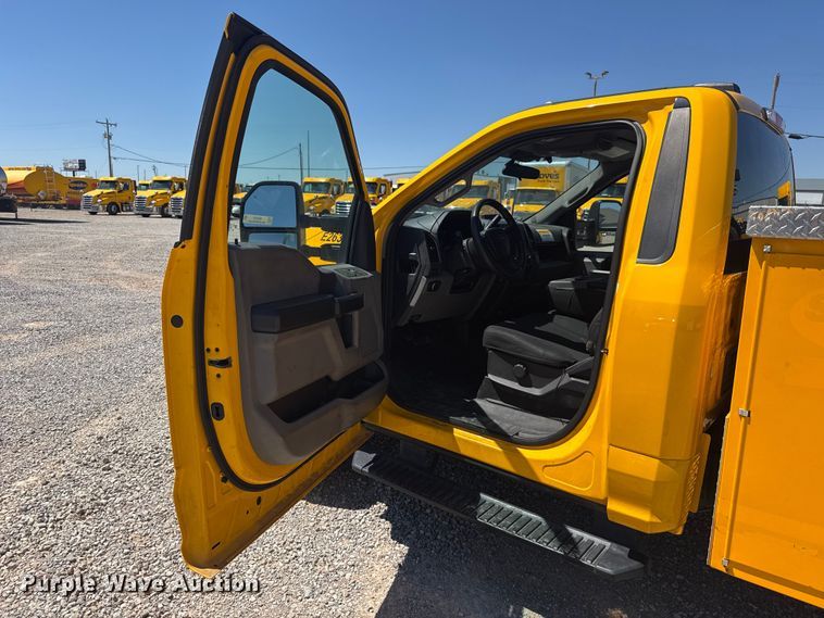 image for item NK9176 2022 Ford F350 Super Duty utility bed pickup truck