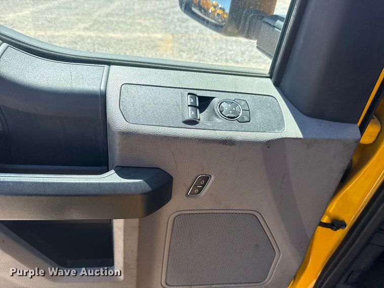 image for item NK9176 2022 Ford F350 Super Duty utility bed pickup truck