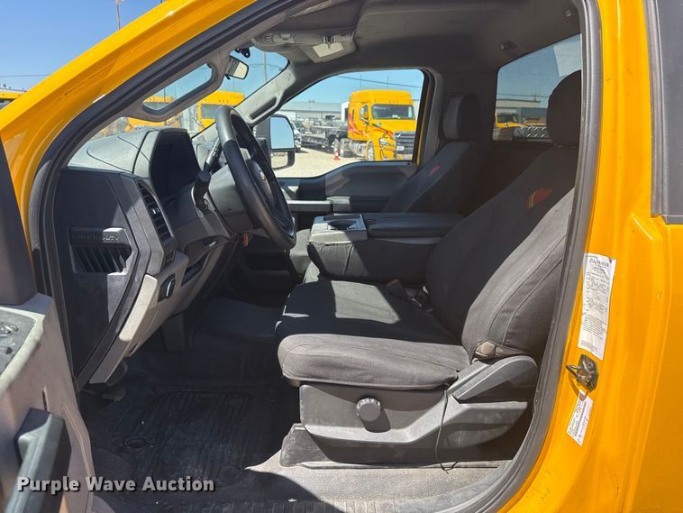 image for item NK9176 2022 Ford F350 Super Duty utility bed pickup truck