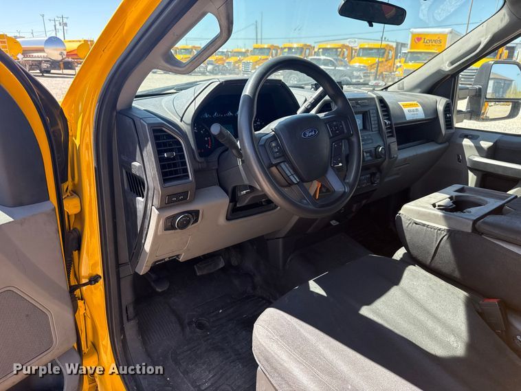 image for item NK9176 2022 Ford F350 Super Duty utility bed pickup truck