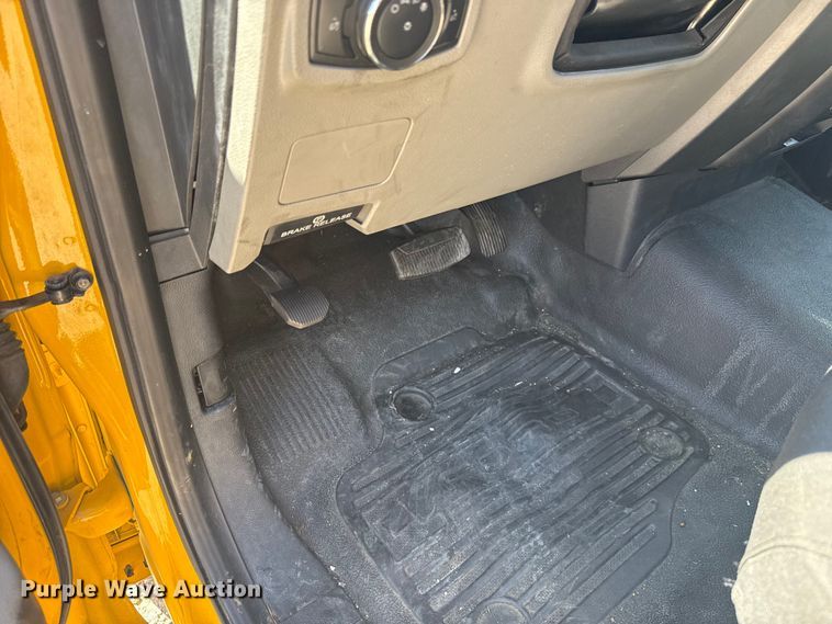 image for item NK9176 2022 Ford F350 Super Duty utility bed pickup truck