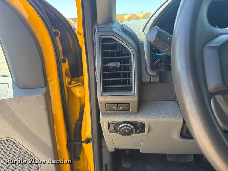 image for item NK9176 2022 Ford F350 Super Duty utility bed pickup truck