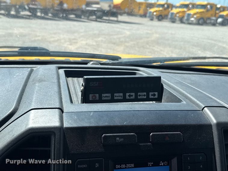 image for item NK9176 2022 Ford F350 Super Duty utility bed pickup truck