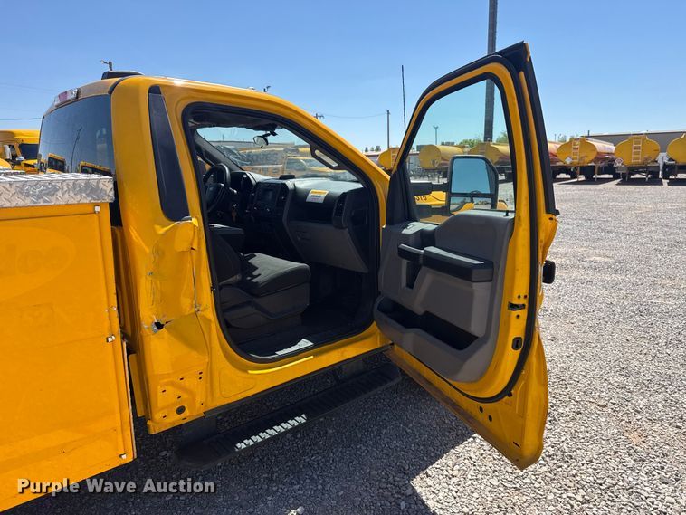 image for item NK9176 2022 Ford F350 Super Duty utility bed pickup truck