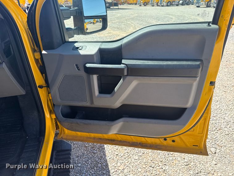 image for item NK9176 2022 Ford F350 Super Duty utility bed pickup truck