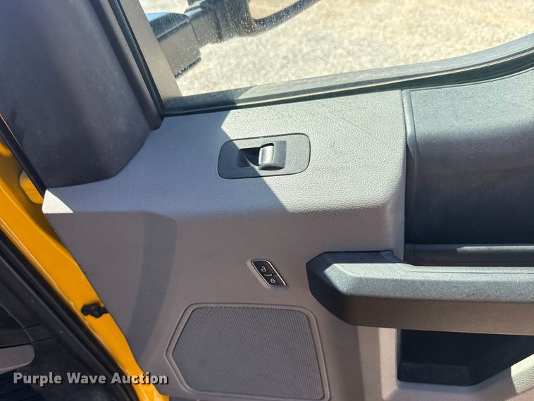 image for item NK9176 2022 Ford F350 Super Duty utility bed pickup truck