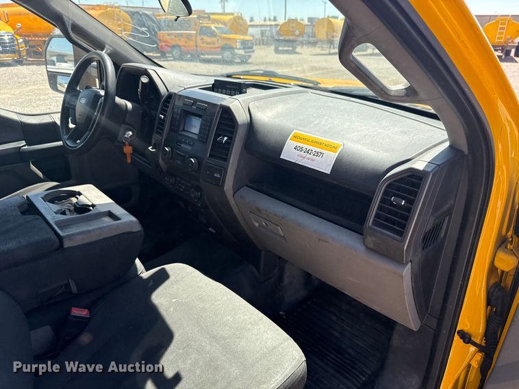 image for item NK9176 2022 Ford F350 Super Duty utility bed pickup truck