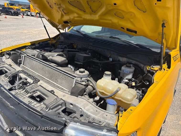 image for item NK9176 2022 Ford F350 Super Duty utility bed pickup truck