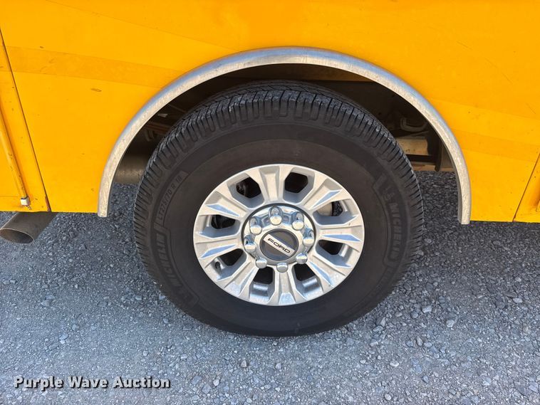 image for item NK9176 2022 Ford F350 Super Duty utility bed pickup truck