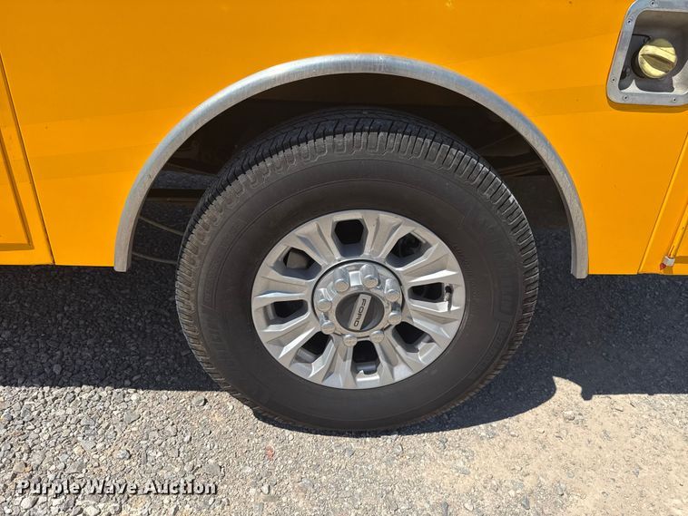 image for item NK9176 2022 Ford F350 Super Duty utility bed pickup truck