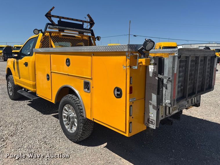 image for item NK9177 2021 Ford F350 Super Duty utility bed pickup truck