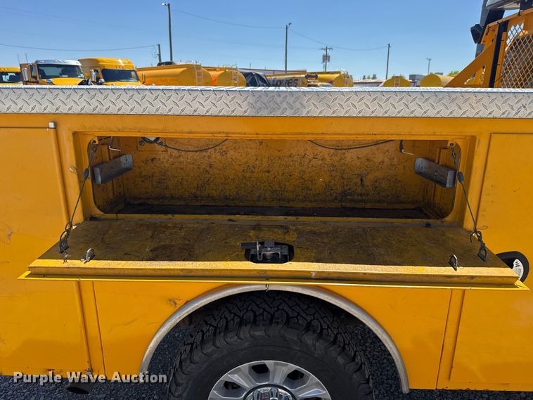 image for item NK9177 2021 Ford F350 Super Duty utility bed pickup truck