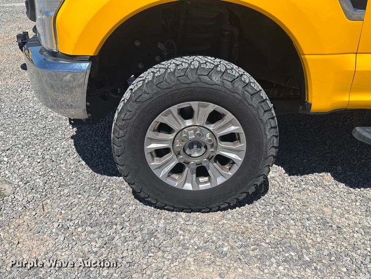 image for item NK9177 2021 Ford F350 Super Duty utility bed pickup truck