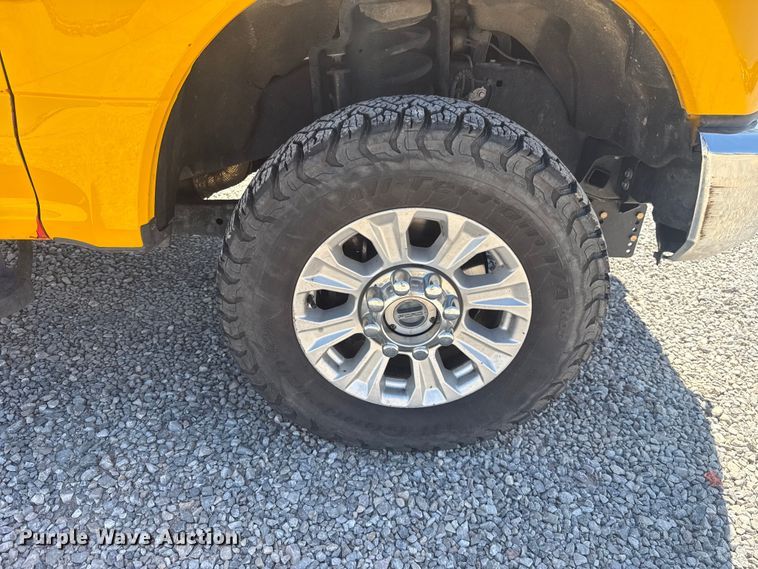 image for item NK9177 2021 Ford F350 Super Duty utility bed pickup truck