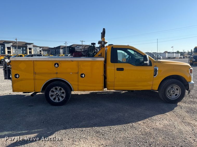 image for item NK9178 2022 Ford F350 Super Duty utility bed pickup truck