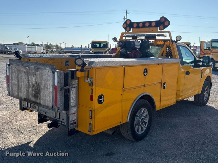 image for item NK9178 2022 Ford F350 Super Duty utility bed pickup truck