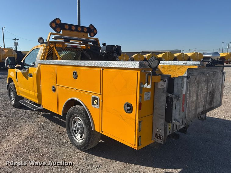 image for item NK9178 2022 Ford F350 Super Duty utility bed pickup truck