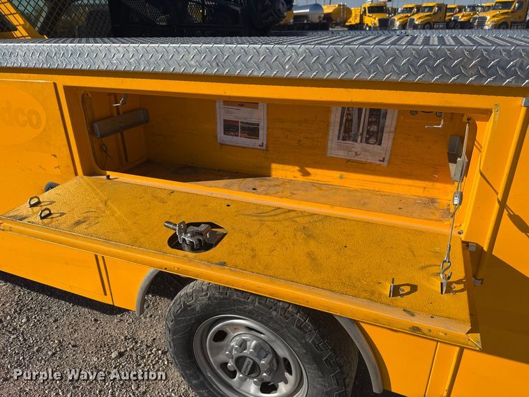 image for item NK9178 2022 Ford F350 Super Duty utility bed pickup truck