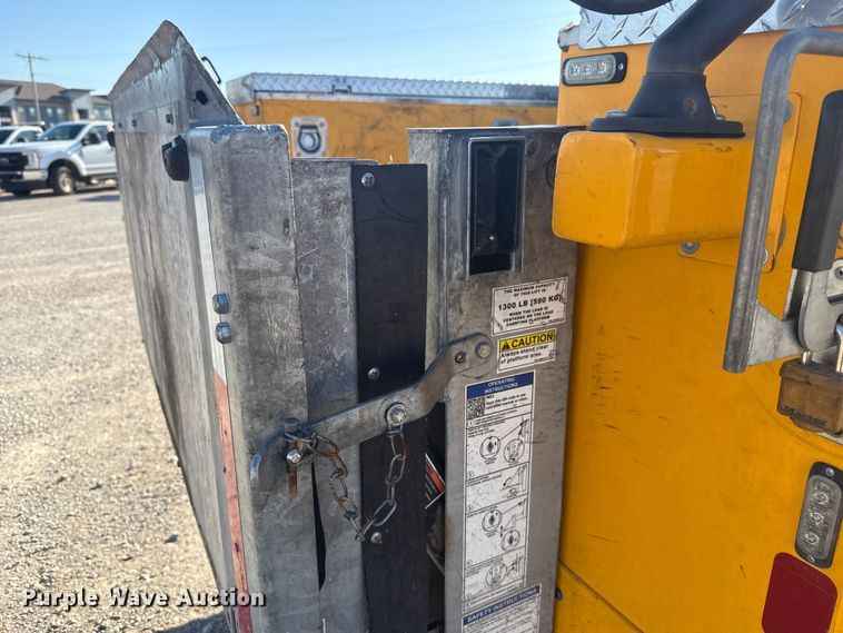 image for item NK9178 2022 Ford F350 Super Duty utility bed pickup truck