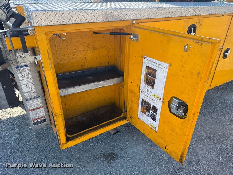 image for item NK9178 2022 Ford F350 Super Duty utility bed pickup truck