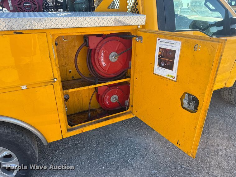 image for item NK9178 2022 Ford F350 Super Duty utility bed pickup truck