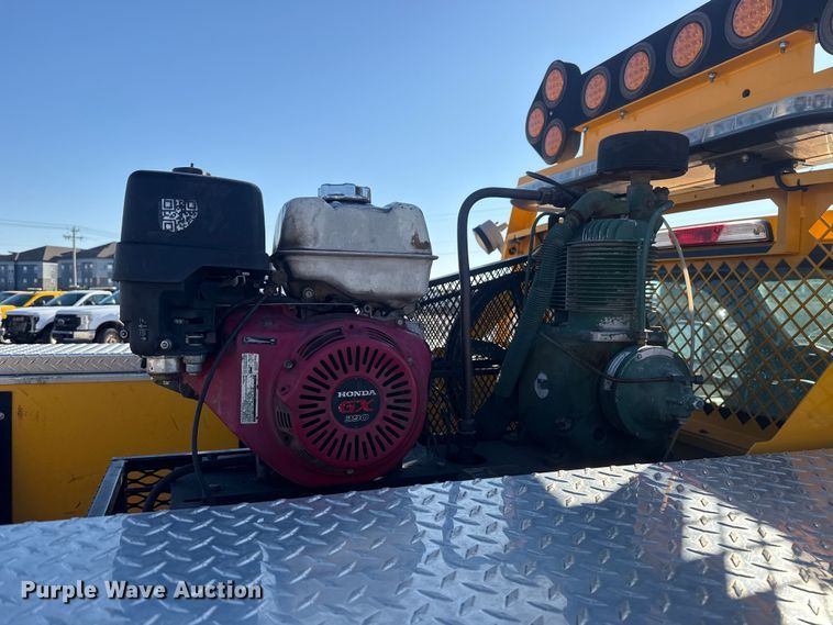 image for item NK9178 2022 Ford F350 Super Duty utility bed pickup truck