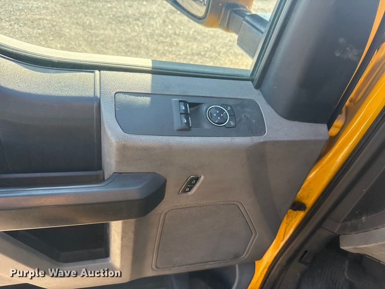 image for item NK9178 2022 Ford F350 Super Duty utility bed pickup truck