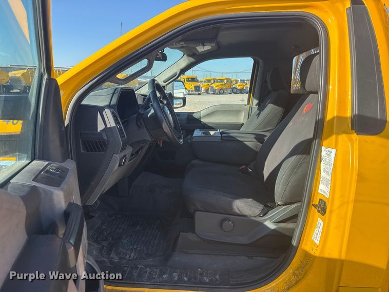 image for item NK9178 2022 Ford F350 Super Duty utility bed pickup truck