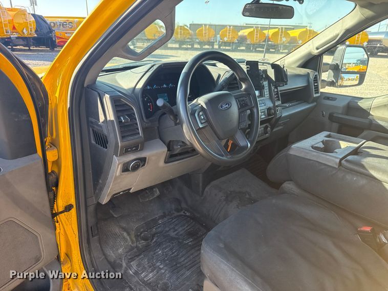 image for item NK9178 2022 Ford F350 Super Duty utility bed pickup truck