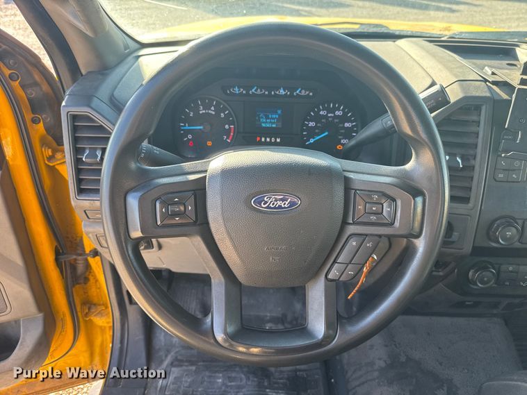 image for item NK9178 2022 Ford F350 Super Duty utility bed pickup truck