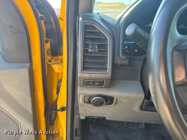 image for item NK9178 2022 Ford F350 Super Duty utility bed pickup truck