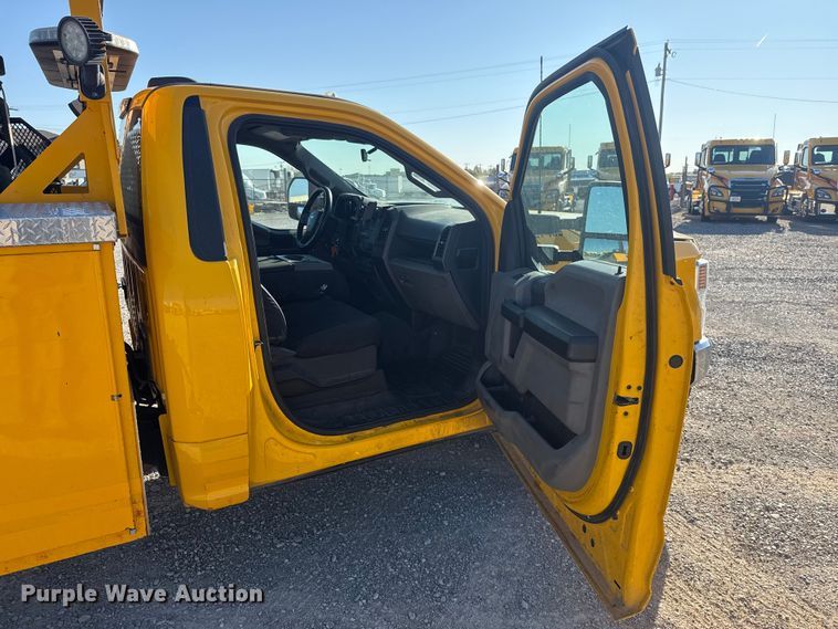 image for item NK9178 2022 Ford F350 Super Duty utility bed pickup truck