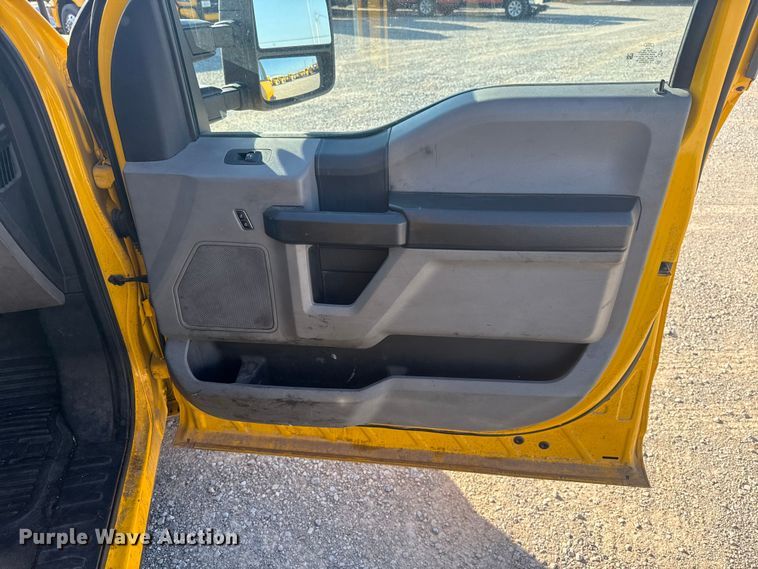 image for item NK9178 2022 Ford F350 Super Duty utility bed pickup truck