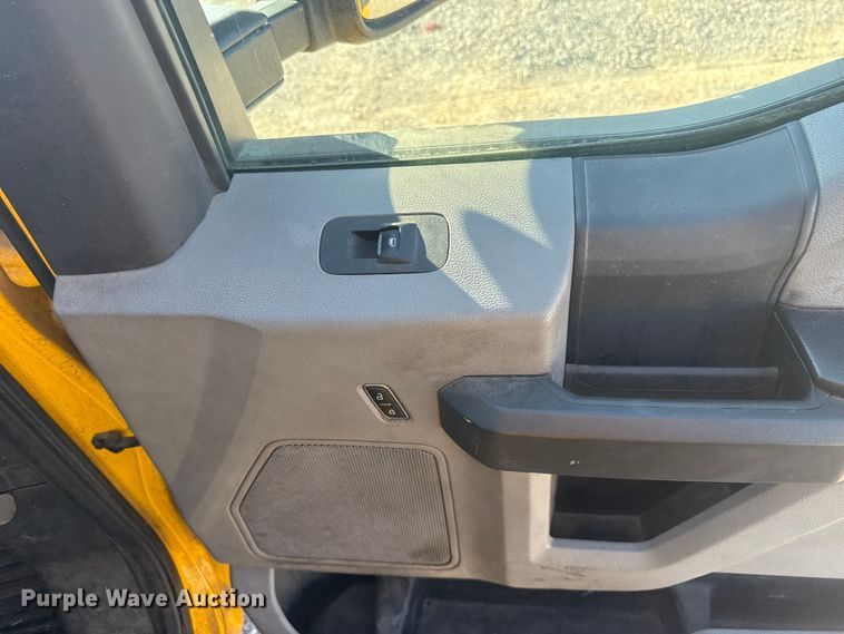 image for item NK9178 2022 Ford F350 Super Duty utility bed pickup truck