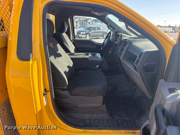 image for item NK9178 2022 Ford F350 Super Duty utility bed pickup truck