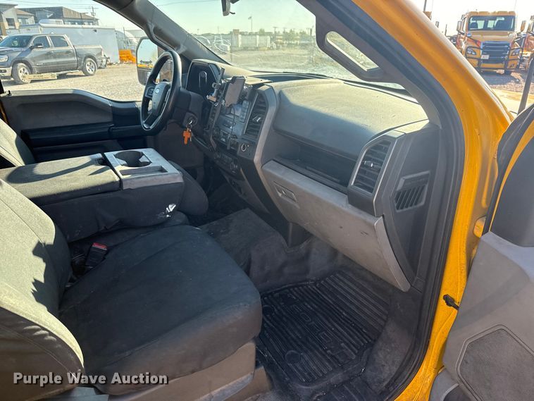 image for item NK9178 2022 Ford F350 Super Duty utility bed pickup truck