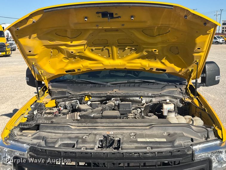 image for item NK9178 2022 Ford F350 Super Duty utility bed pickup truck