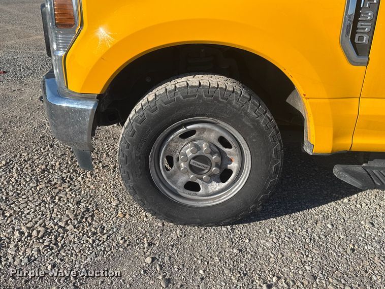 image for item NK9178 2022 Ford F350 Super Duty utility bed pickup truck