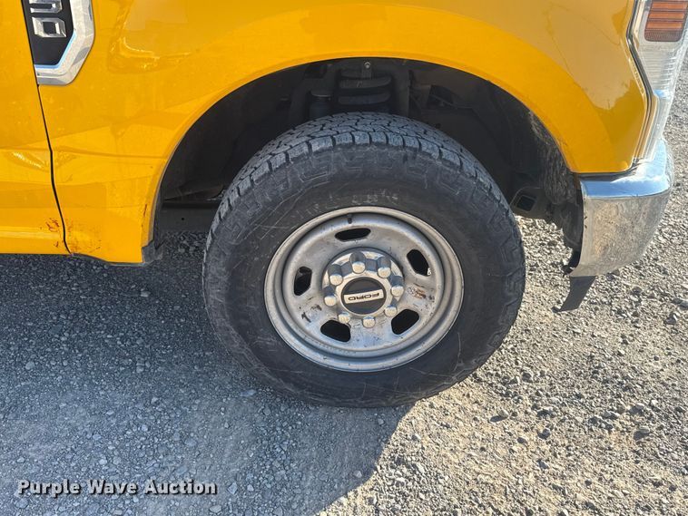 image for item NK9178 2022 Ford F350 Super Duty utility bed pickup truck