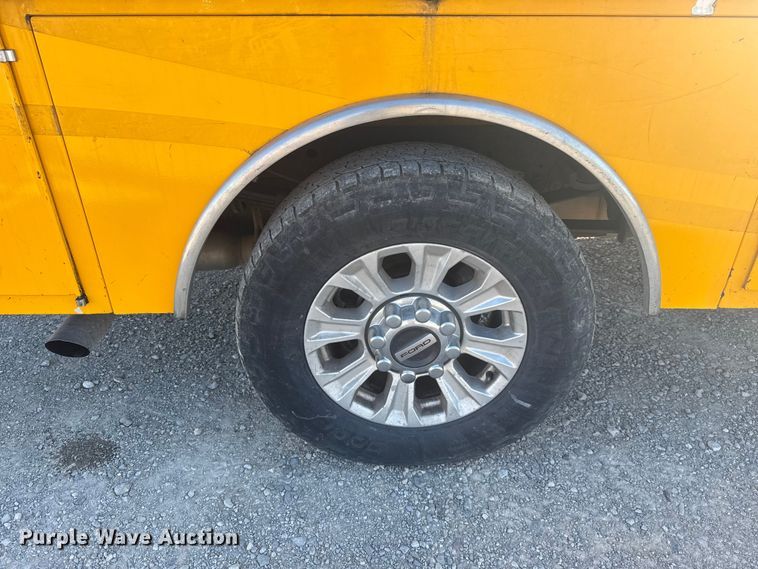 image for item NK9178 2022 Ford F350 Super Duty utility bed pickup truck