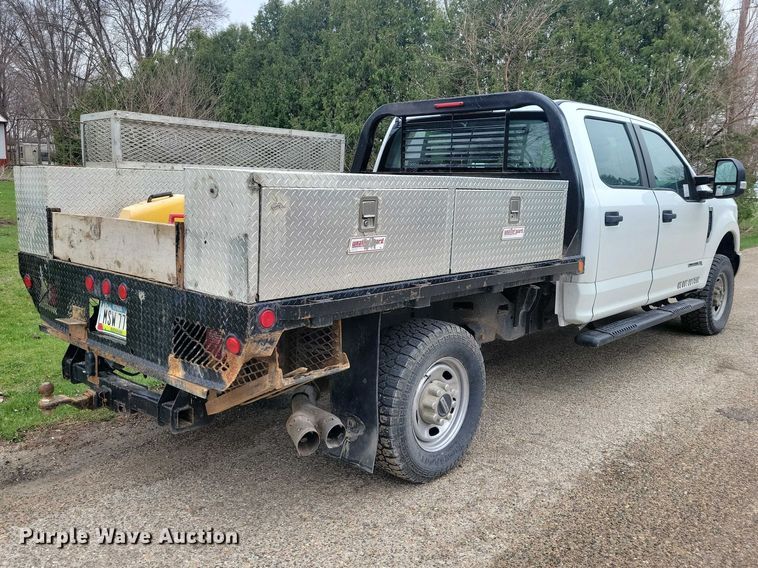 image for item NK9968 2018 Ford F250 Super Duty XL Crew Cab flatbed pickup truck