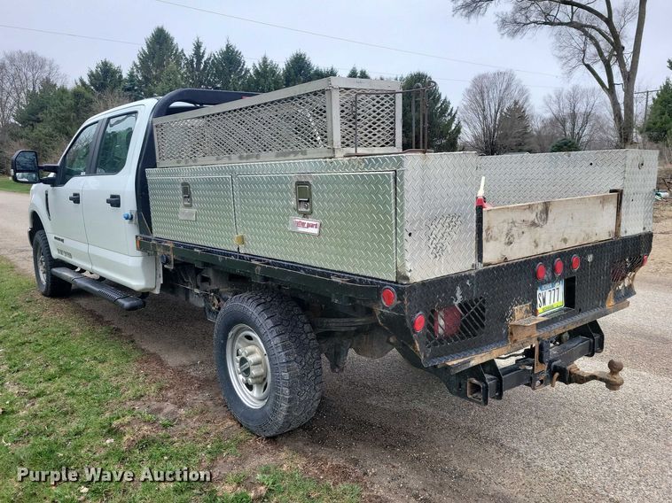 image for item NK9968 2018 Ford F250 Super Duty XL Crew Cab flatbed pickup truck