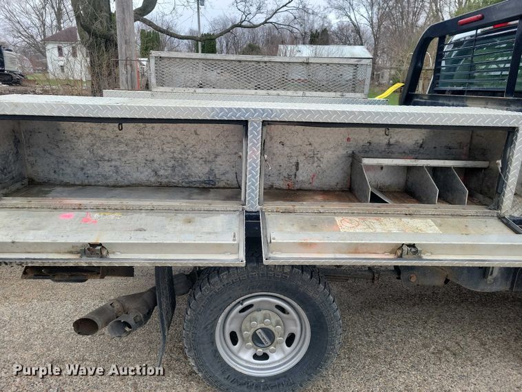 image for item NK9968 2018 Ford F250 Super Duty XL Crew Cab flatbed pickup truck