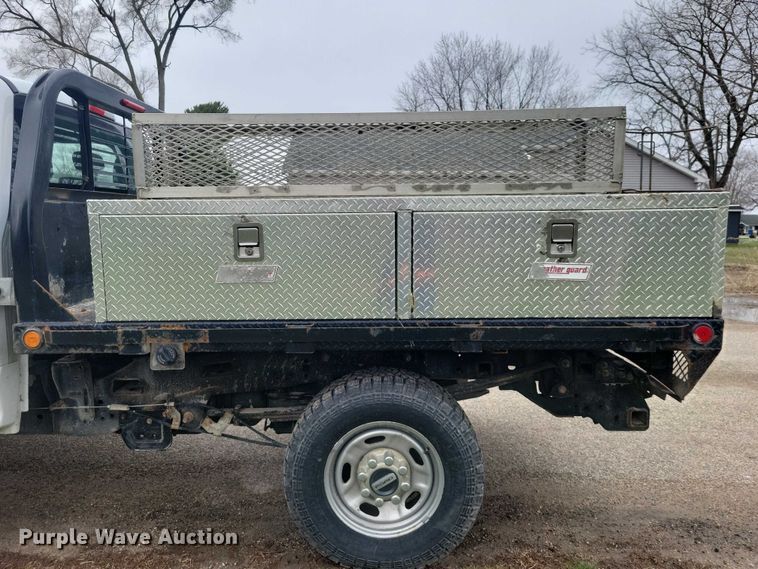 image for item NK9968 2018 Ford F250 Super Duty XL Crew Cab flatbed pickup truck