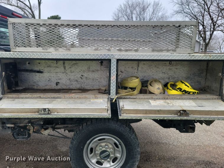 image for item NK9968 2018 Ford F250 Super Duty XL Crew Cab flatbed pickup truck